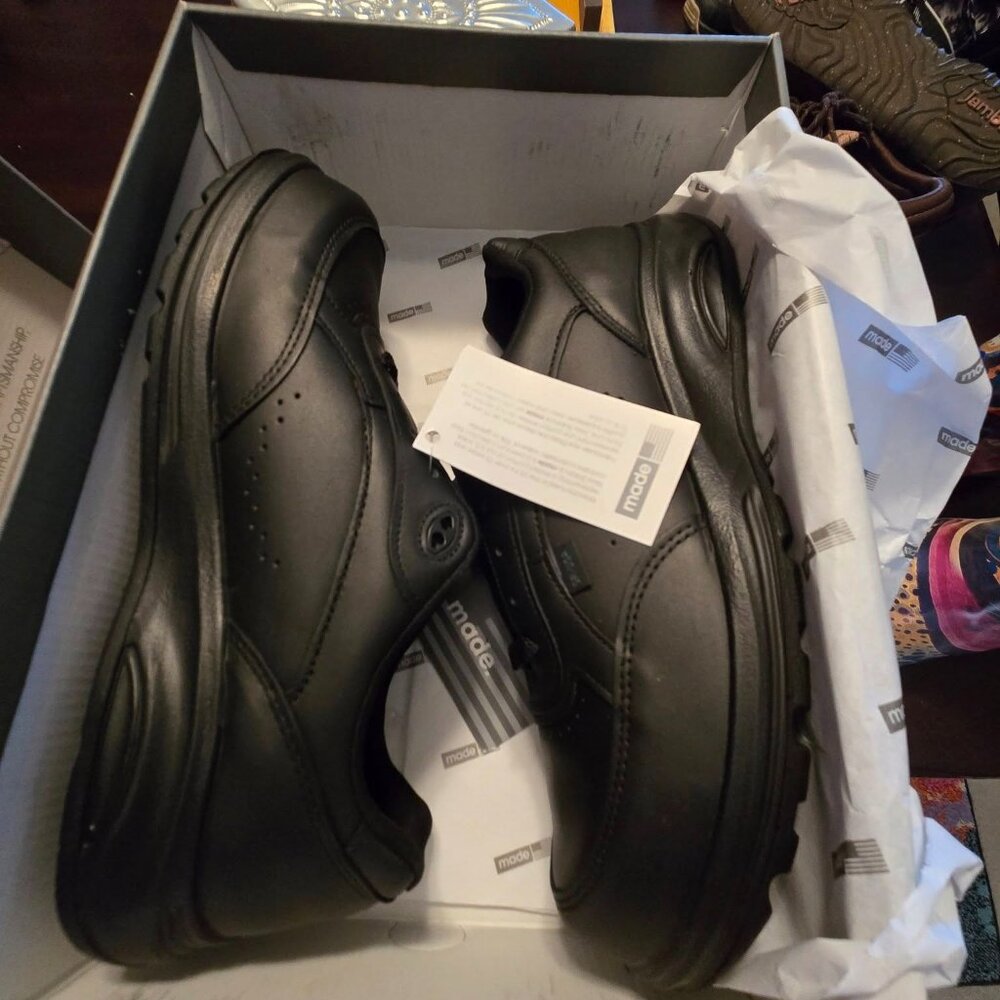 New Balance size 10 wide Brand New in Box. Never Worn!!